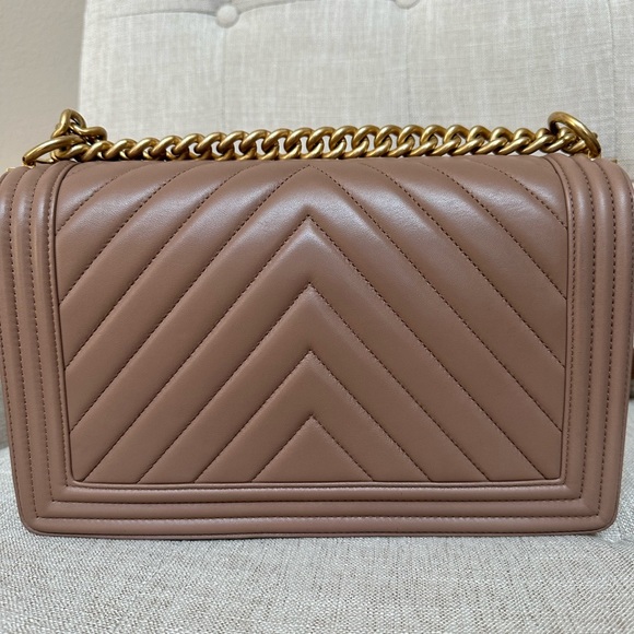 CHANEL AUTHENTIC, Chanel Medium Boy Bag - Picture 5 of 17